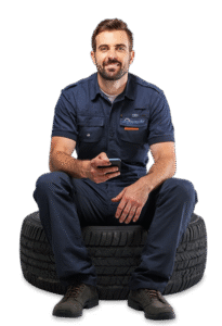 Mécanicien avec téléphone mobile